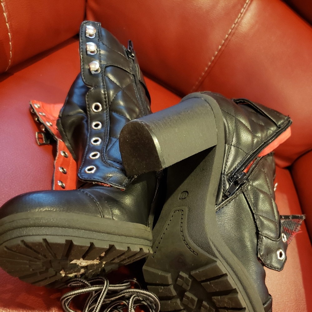 Size 7M guess boots